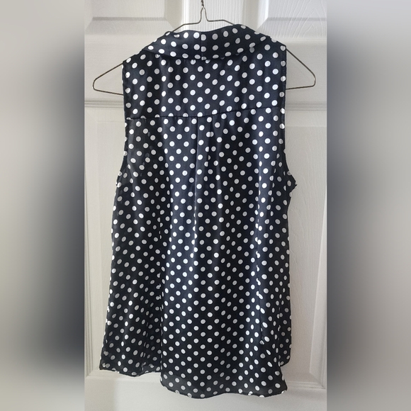 White House Sleeveless Blouse with Bow, Black with White Polkadots, size Medium - Picture 3 of 4